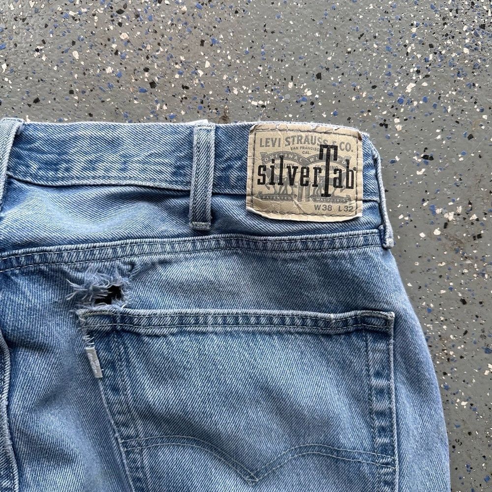 VTG Y2K Levis SILVERTab Baggy Fit Jeans 38x32 Light Blue Frayed Hems - Picture 2 of 7